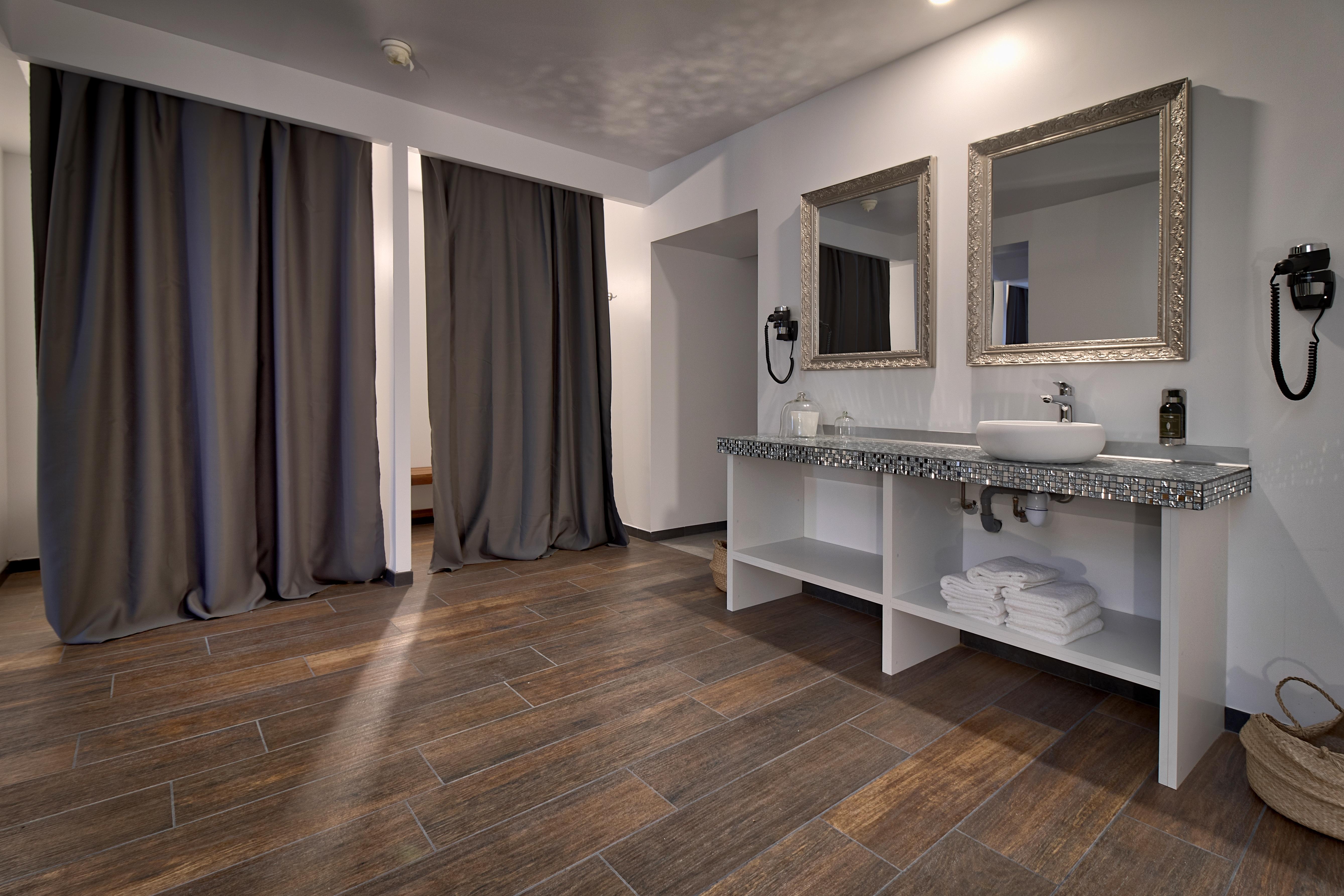 Belfry & Spa By Ligne St Barth Lourdes Ngoại thất bức ảnh Bathroom with porcelain wood-look tiles