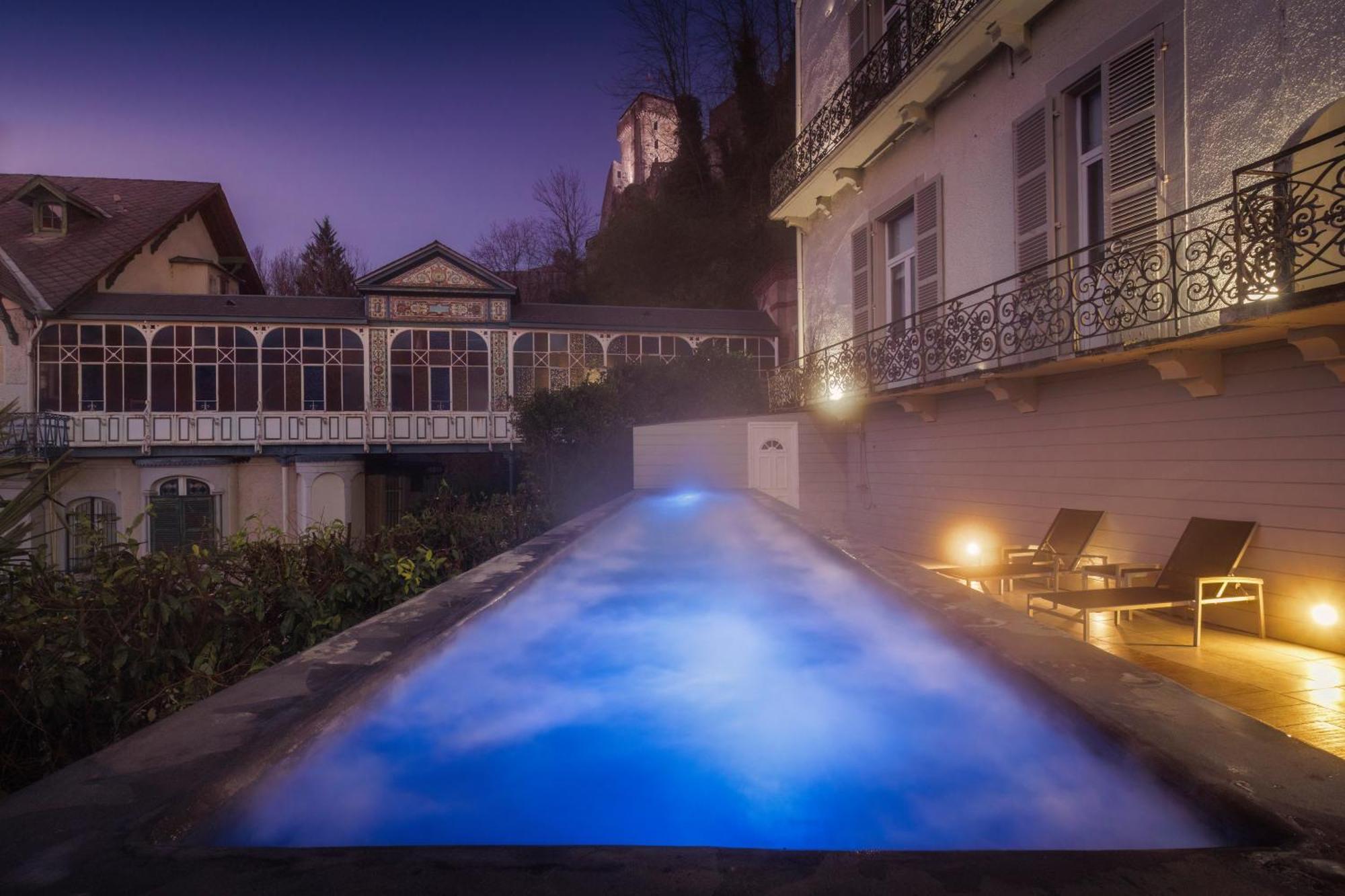 Belfry & Spa By Ligne St Barth Lourdes Ngoại thất bức ảnh The thermal pool at the Hotel de la Reine
